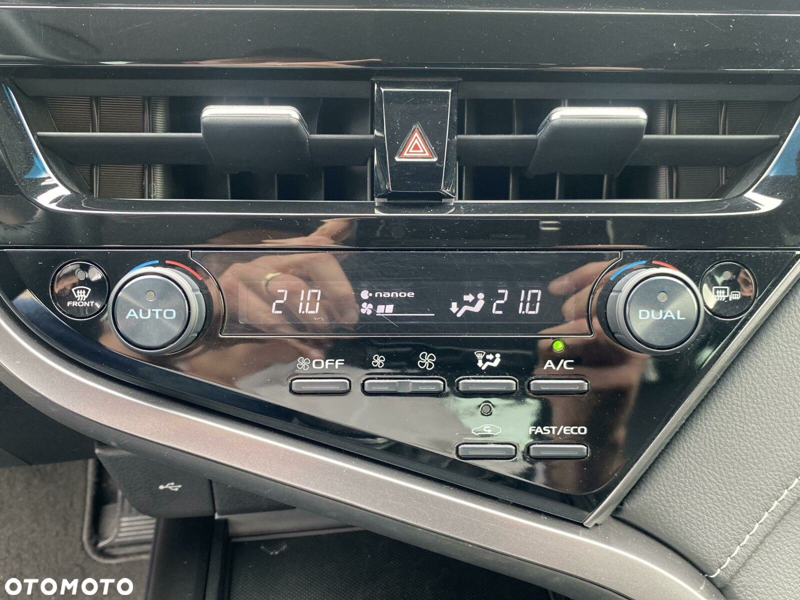 Toyota Camry - 16
