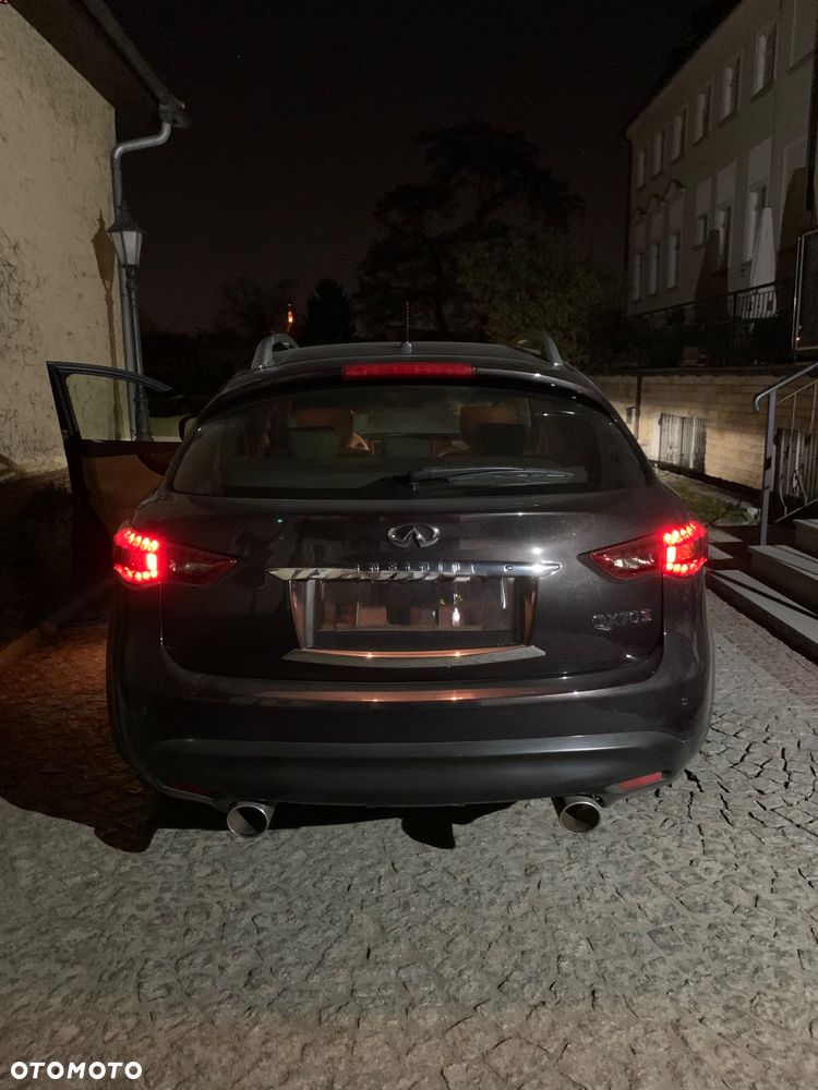 Infiniti QX70 - 31