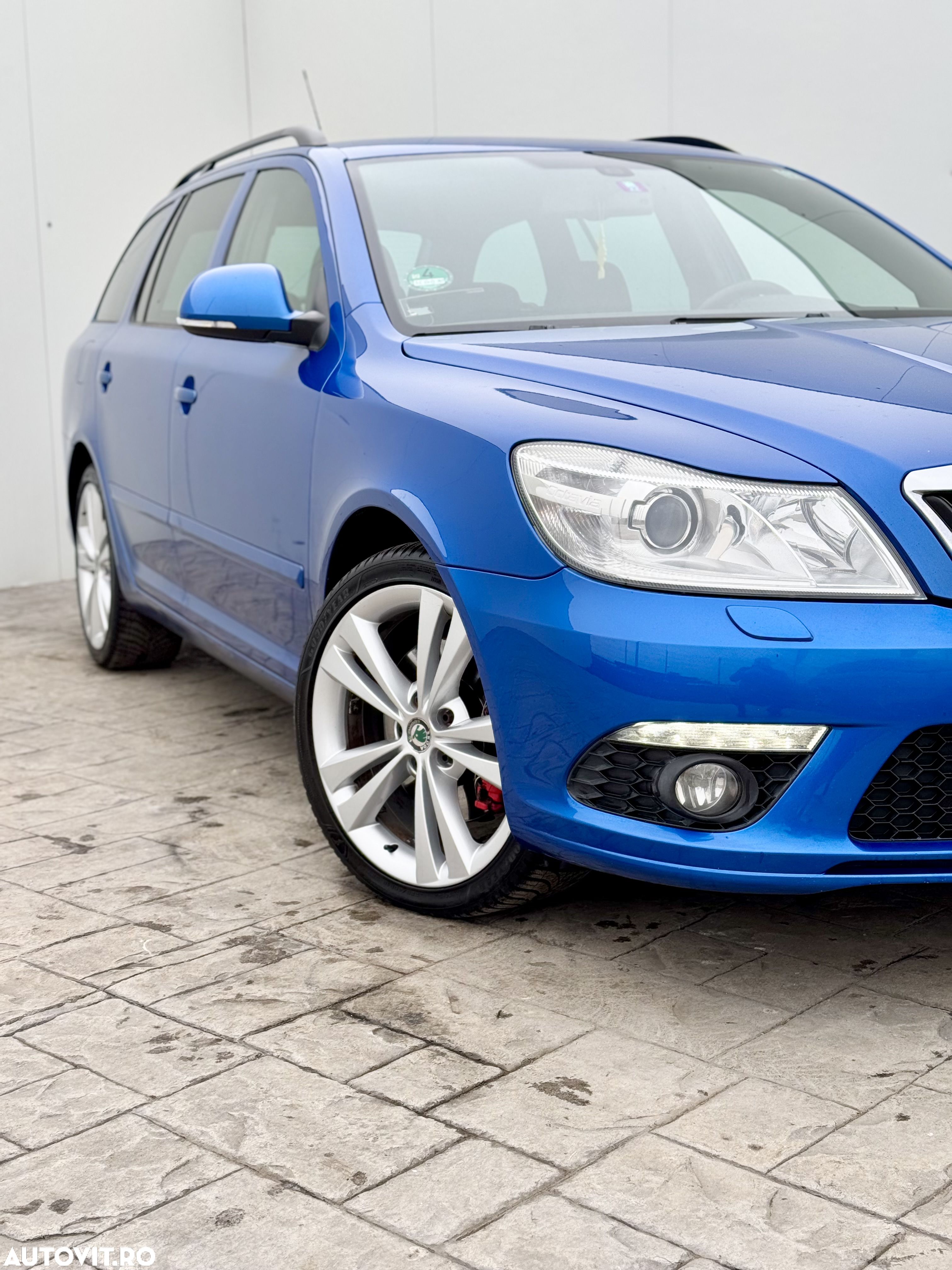 Skoda Octavia Combi 2.0 TDI DPF DSG RS - 1