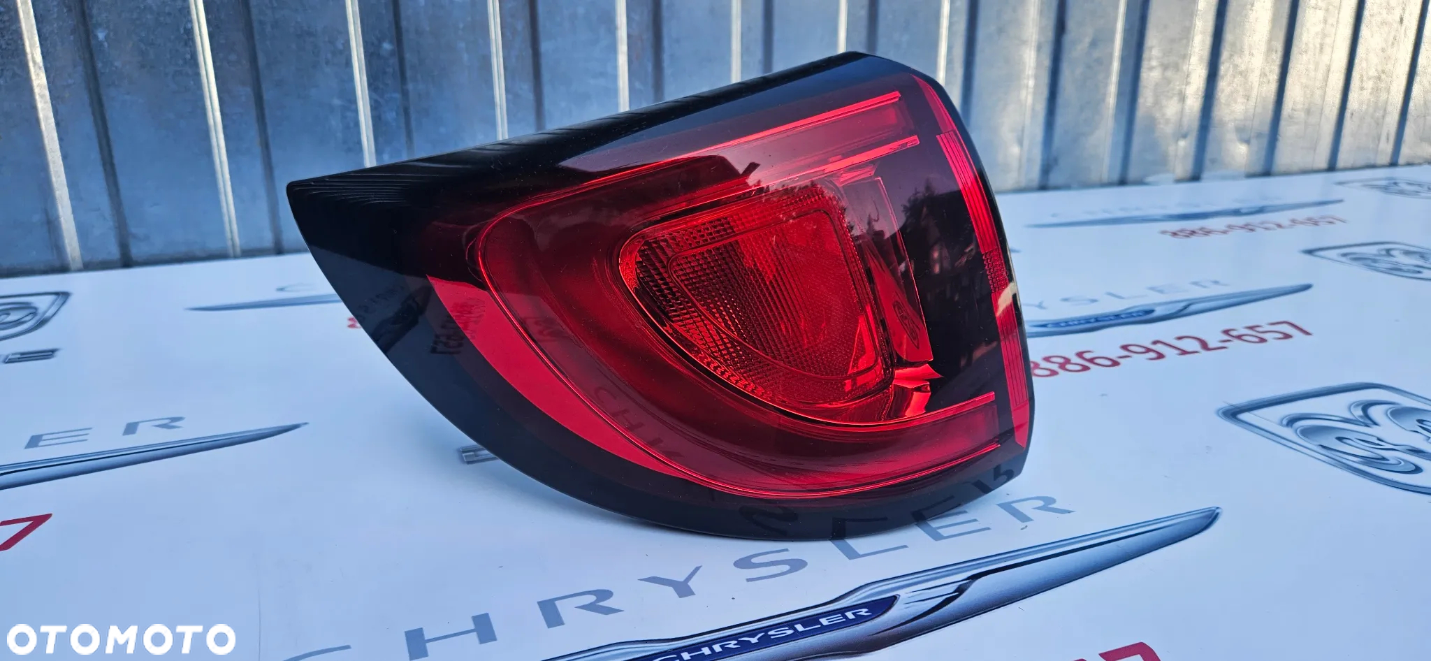 Chrysler Pacifica 2016-  Lampa tył lewy Lampa tylna lewa P68229027AB LED IDEALNA - 2