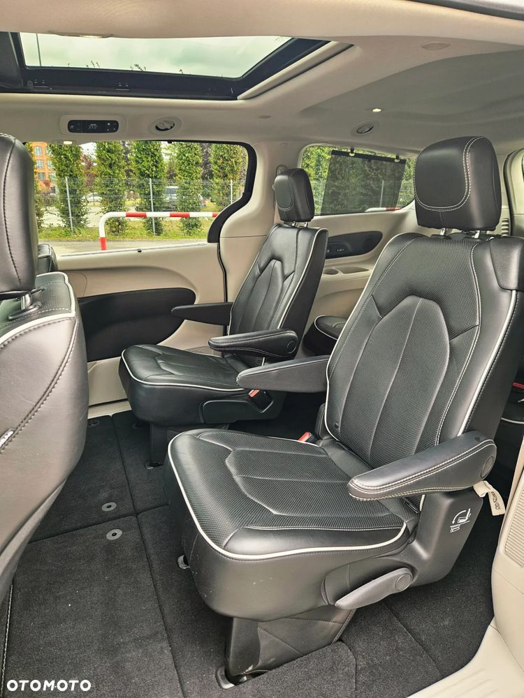 Chrysler Pacifica - 11