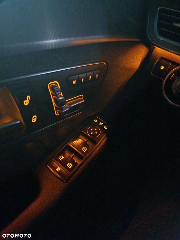 Mercedes-Benz Klasa E 300 T 4Matic 7G-TRONIC Avantgarde - 4