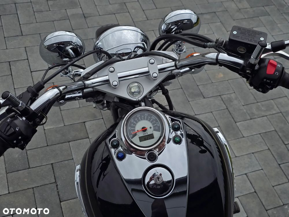 Suzuki Intruder - 8