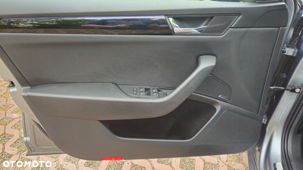 Skoda Superb 2.0 TDI L&K DSG - 20