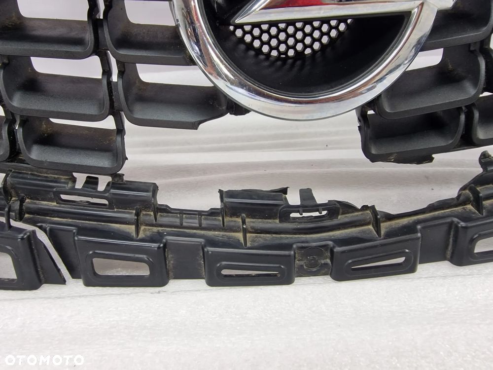 OPEL ASTRA 4 IV J 09- ATRAPA / GRILL / CHROM PRZEDNI PRZÓD , NR 13266577 , NR AUKCJI GR215 - 13