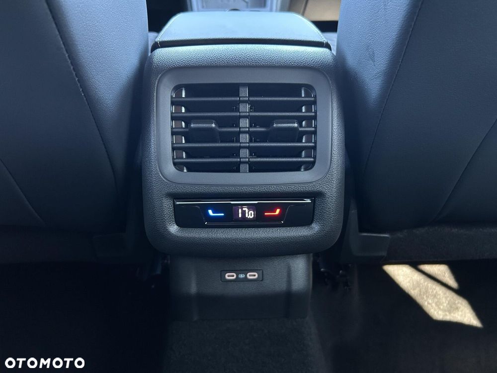 Volkswagen T-Roc 1.5 eTSI R-Line DSG - 30