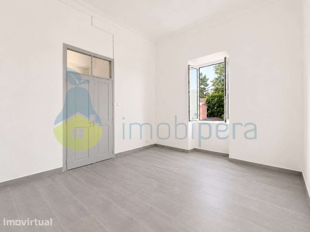 Moradia com 800 m2 de terreno em area urbana no centro de Algoz - Grande imagem: 3/16
