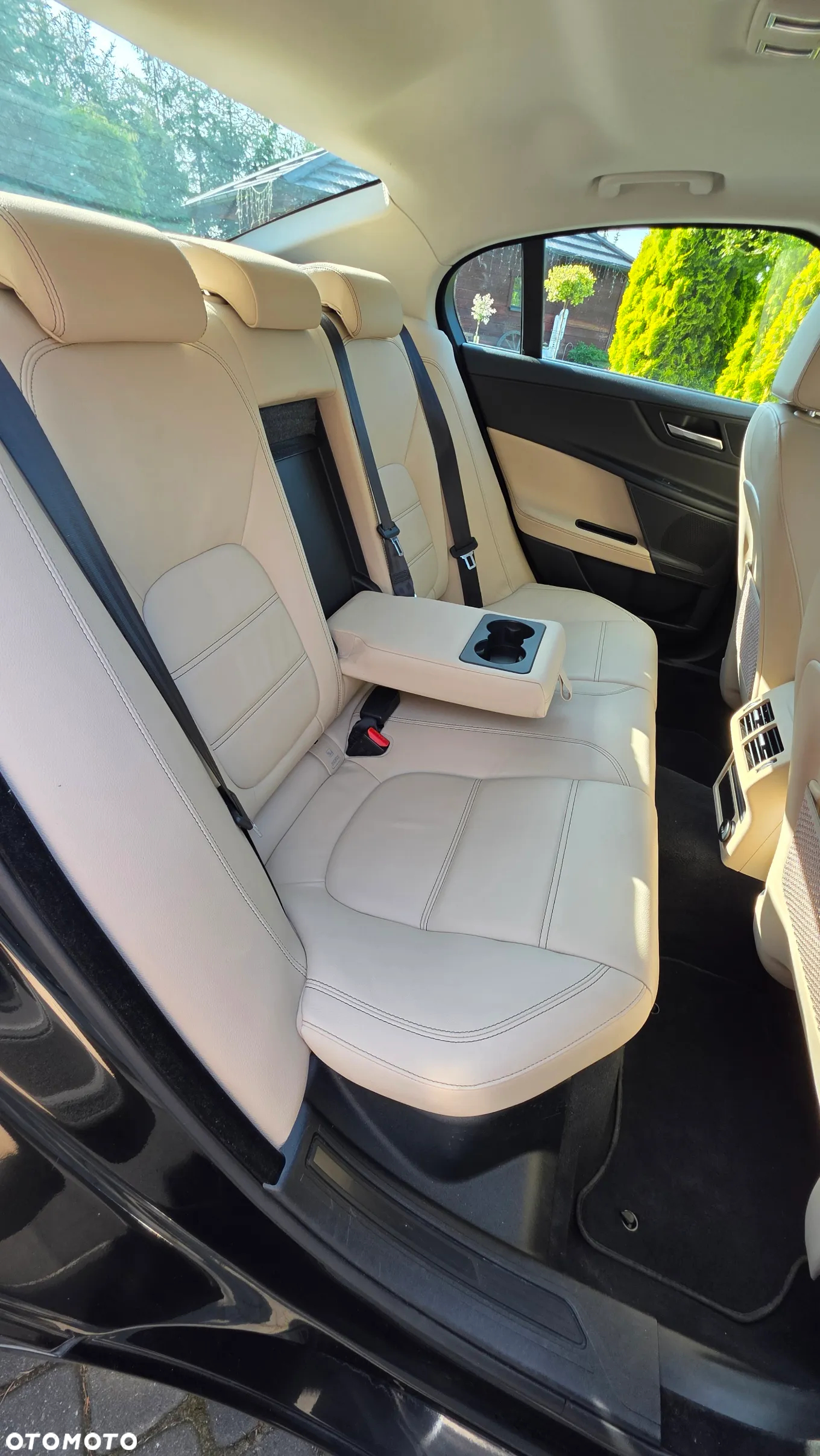 Jaguar XE 2.0 D AWD Prestige - 7