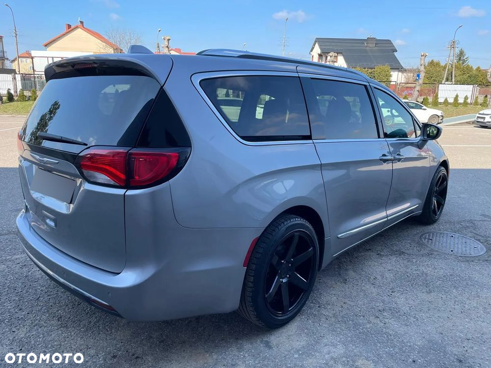 Chrysler Pacifica - 5