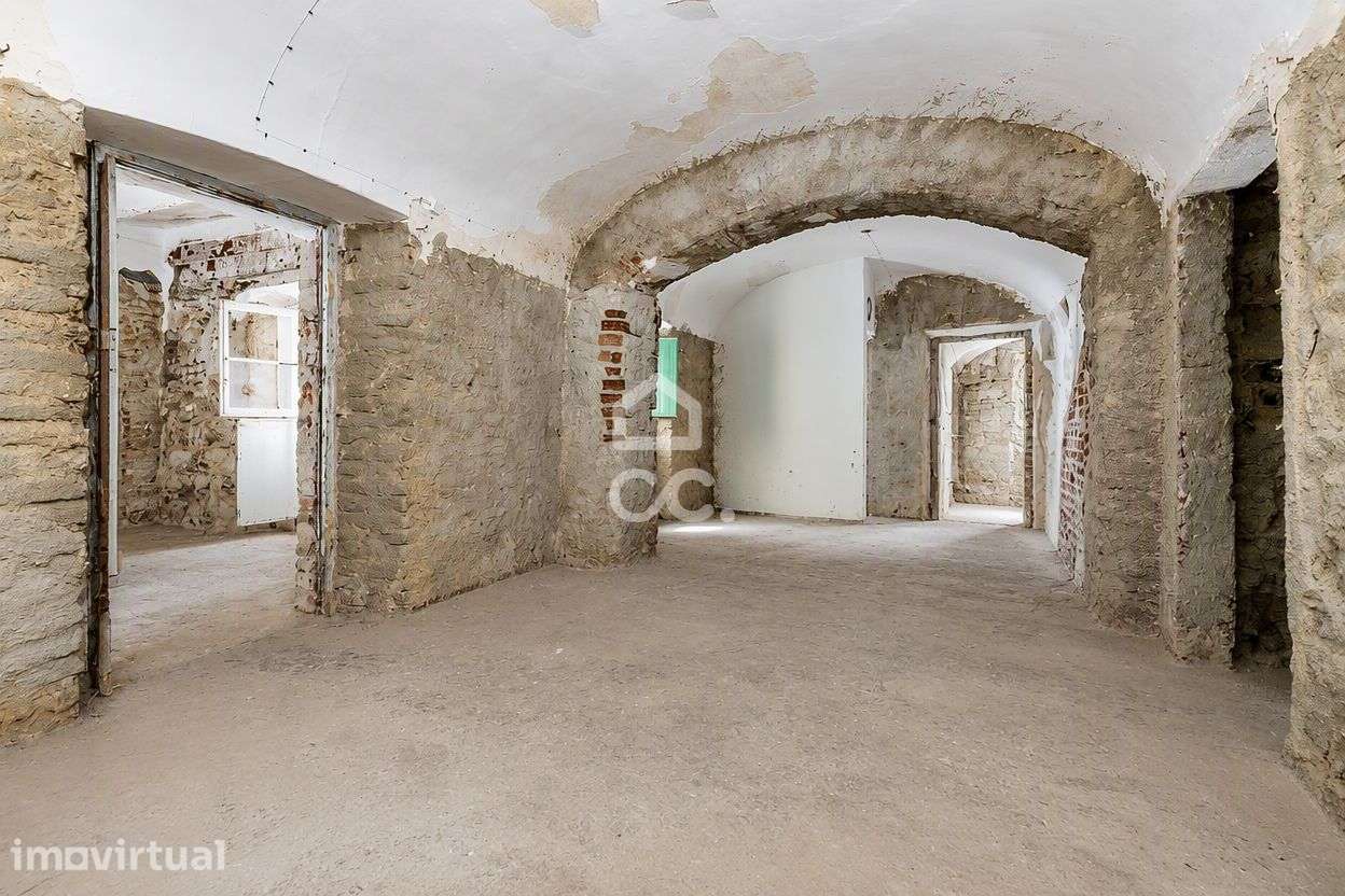 Moradia T3 c/ Projeto Aprovado em Fase de Reconstrução no Centro Histó - Grande imagem: 4/34