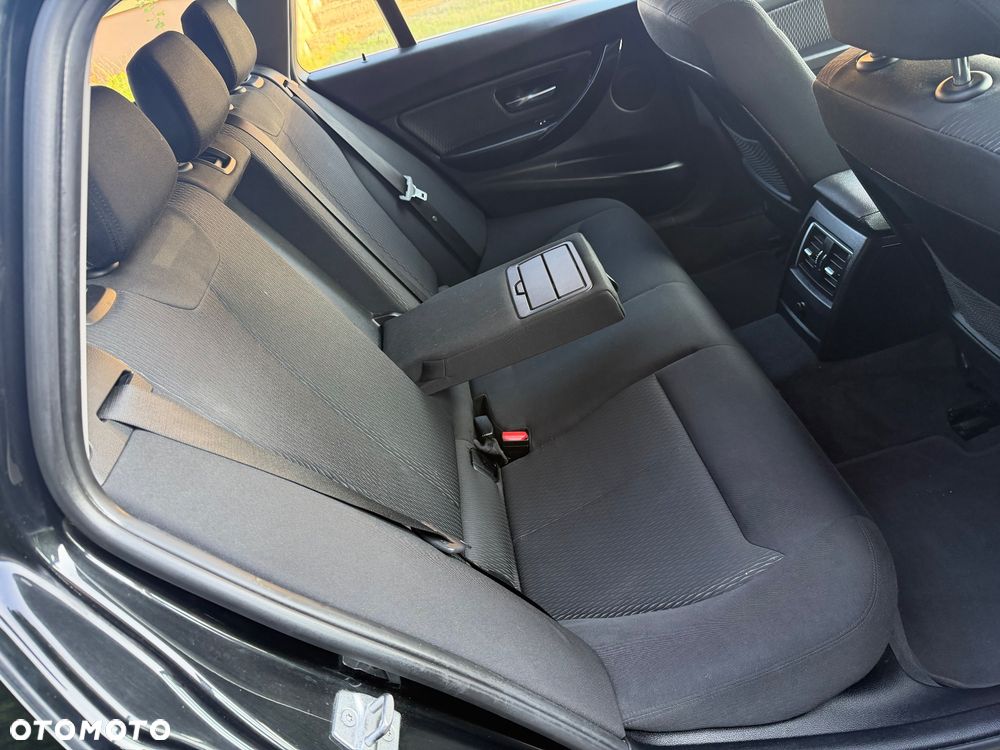 BMW Seria 3 320d Luxury Line - 24