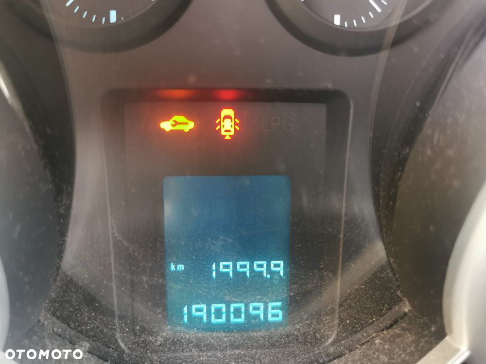Chevrolet Cruze 1.6 LS - 6