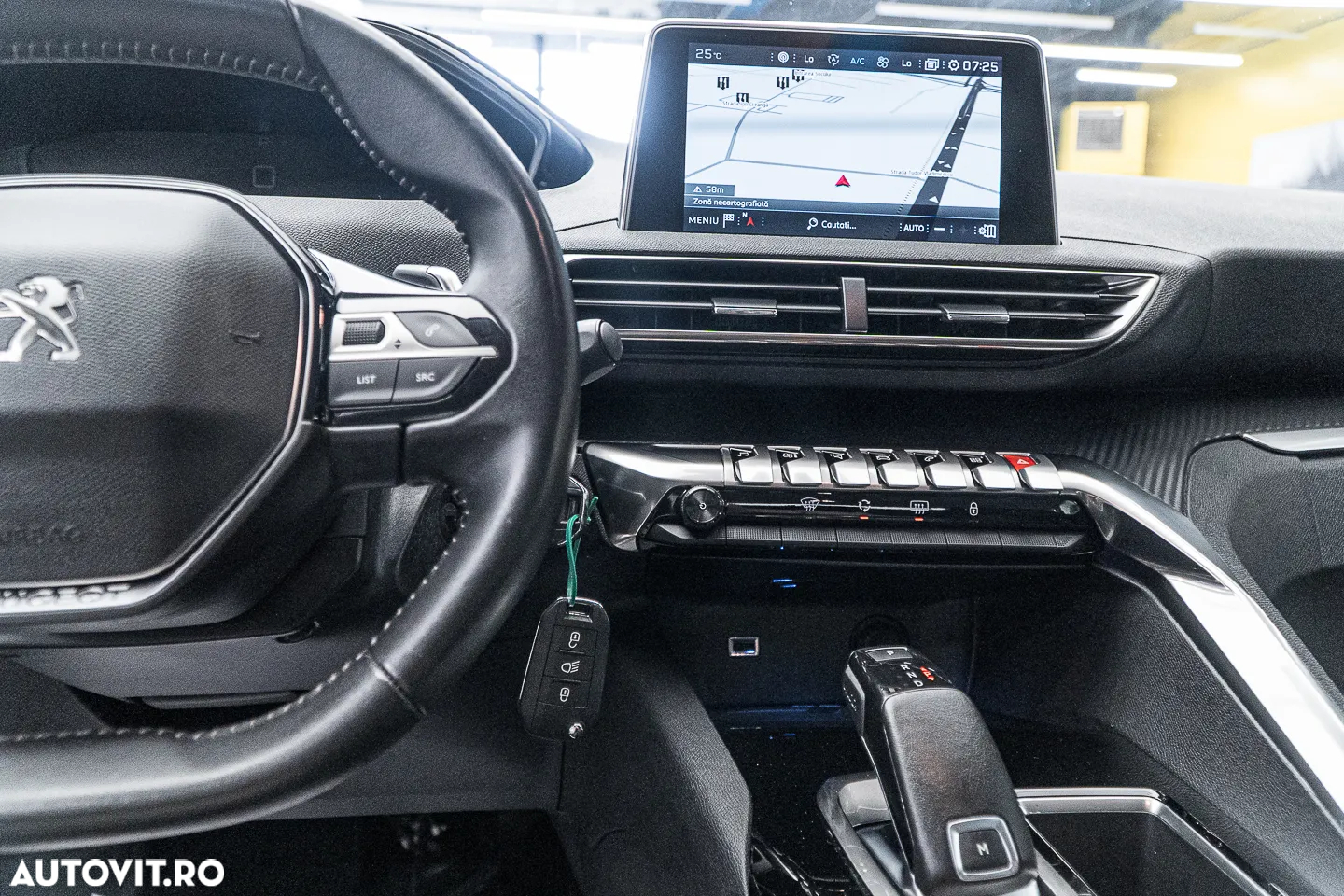 Peugeot 3008 1.2 PureTech Turbo S&S EAT8 Allure - 24
