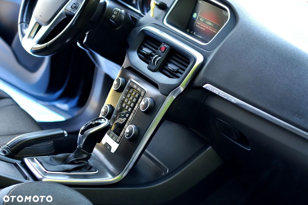 Volvo V40 D4 Geartronic You - 26