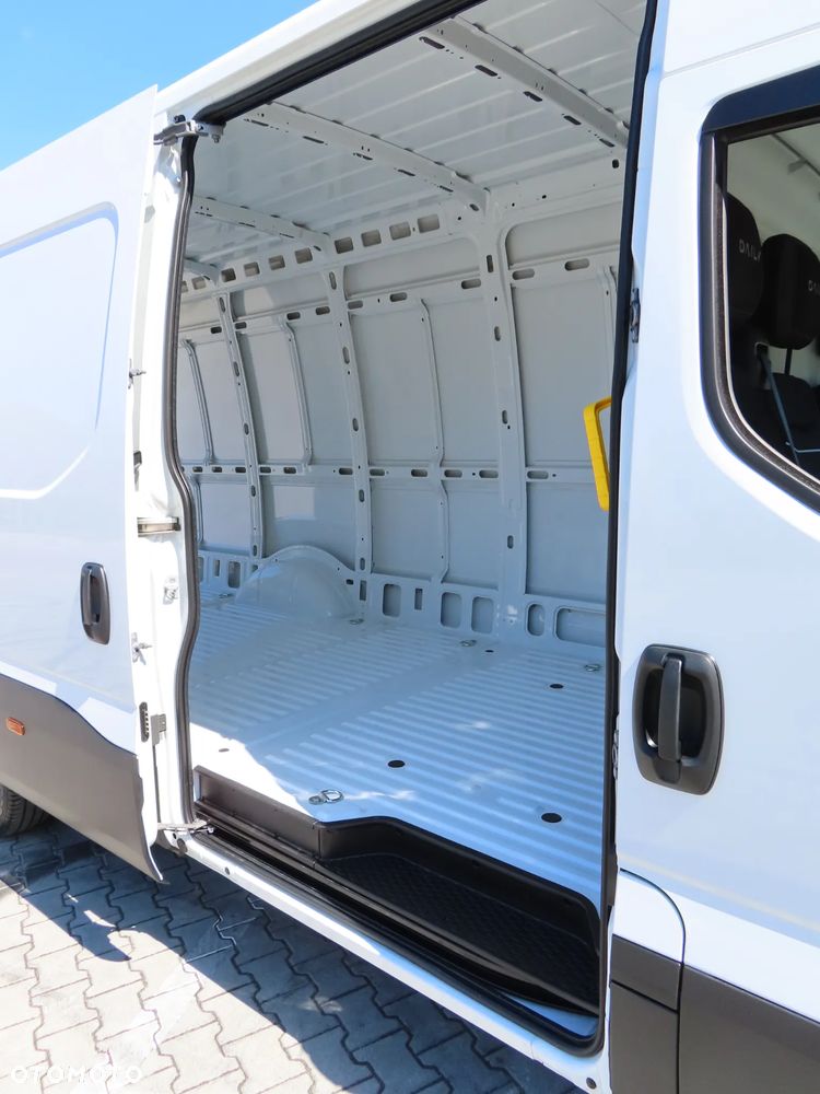 Iveco Daily 35S18 3.0 HPI 180 KM POWER Furgon Blaszak XXL 4.70 CM MAXI LONG Wysokość H2 1900 mm WZMACNIANE ZAWIESZENIE 968 Kg Ładowność HAK 3500 Kg Rozstaw Osi 4100 mm DMC 3500 Kg, WZMACNIANY Stan NOWY NIE UŻYWANY OKAZJA DOSTEPNY I GOTOWY - 27