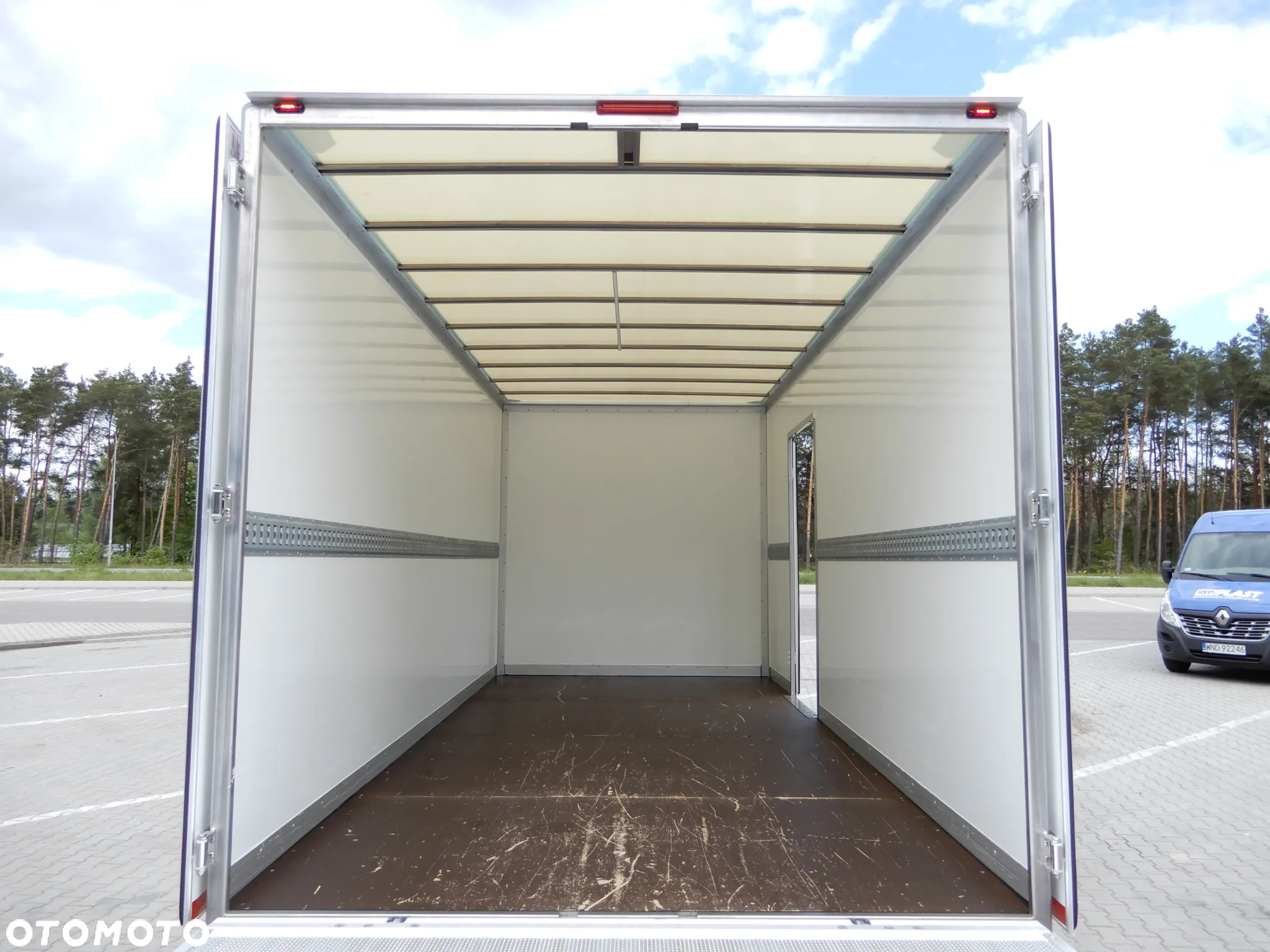 Iveco DAILY 50C18 Hi-Matic Kontener 10 E.Palet 4.91 Cm Boczne Drzwi + Winda Załadowcza DHOLLANDIA 1000 Kg Rozstaw Osi 4350 mm WZMACNIANY Tempomat Aktywny Full LED 16 Tys Km GWARANCJA FABRYCZNA Stan FABRYCZNIE NOWY DOSTĘPNY OKAZJA - 25