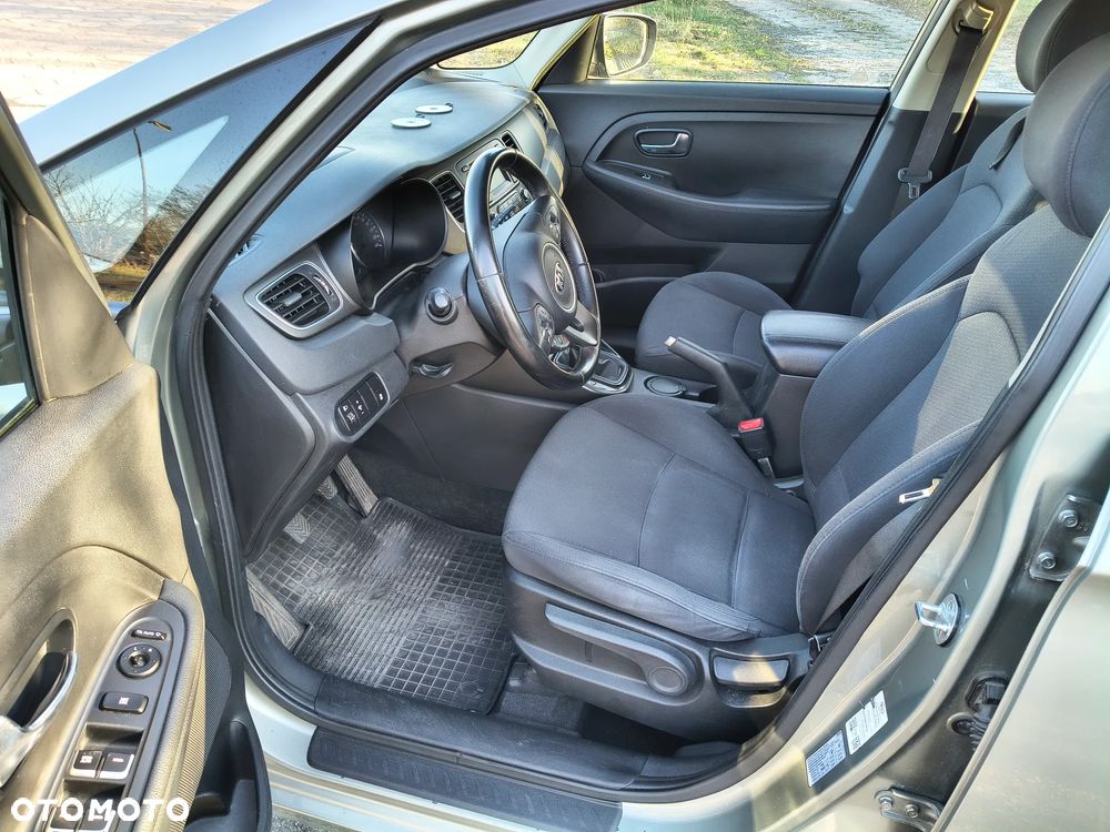 Kia Carens 1.6 GDI Dream Team Edition - 13