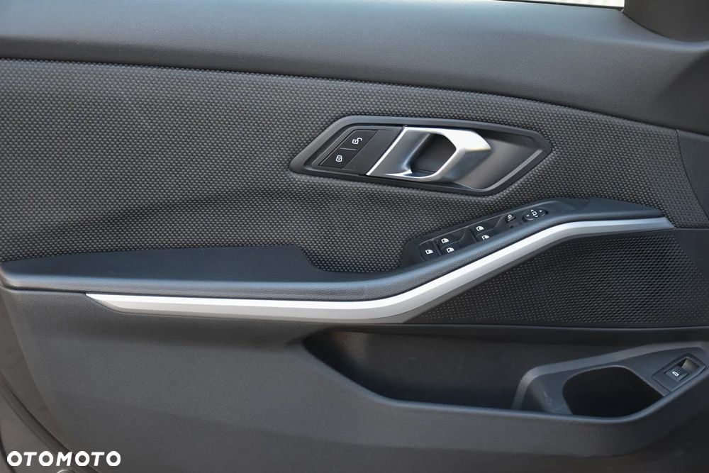 BMW Seria 3 320d Sport Line Shadow sport - 19