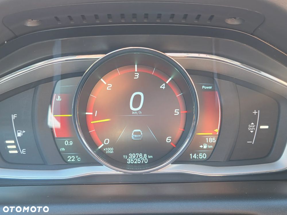 Volvo XC 60 D4 AWD R-Design Momentum - 32