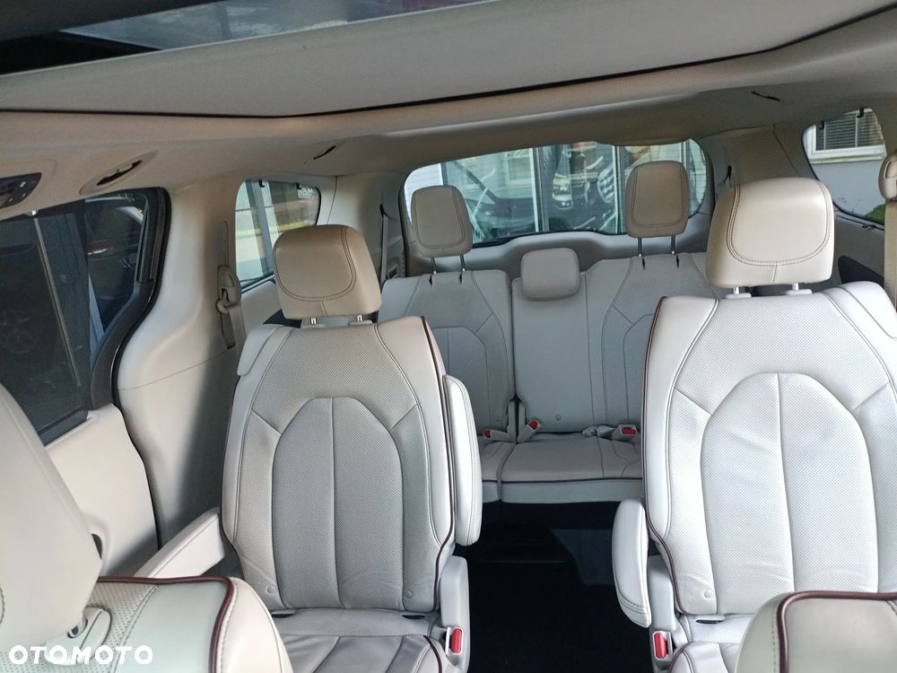 Chrysler Pacifica - 16