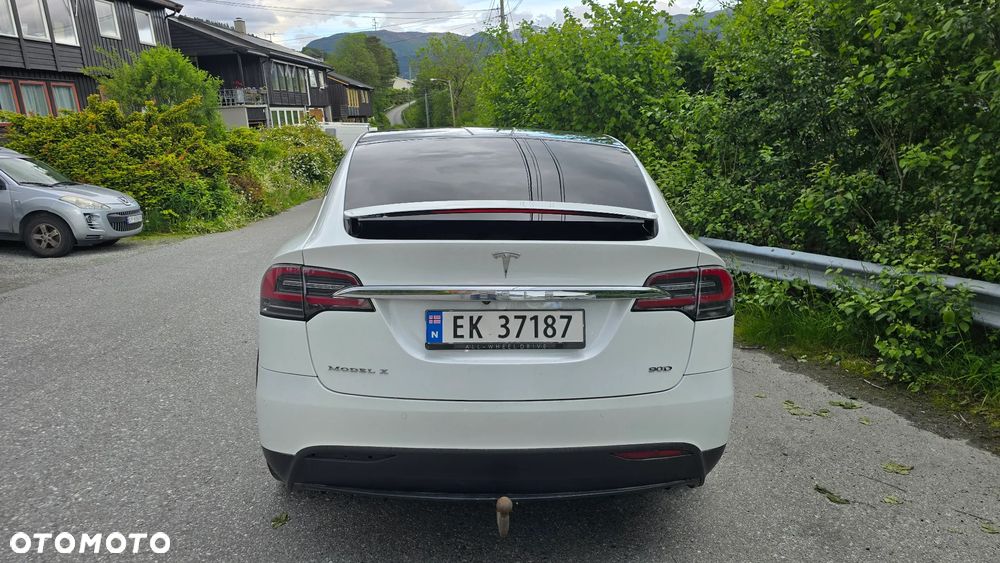 Tesla Model X - 6