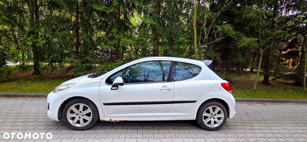 Peugeot 207 - 1