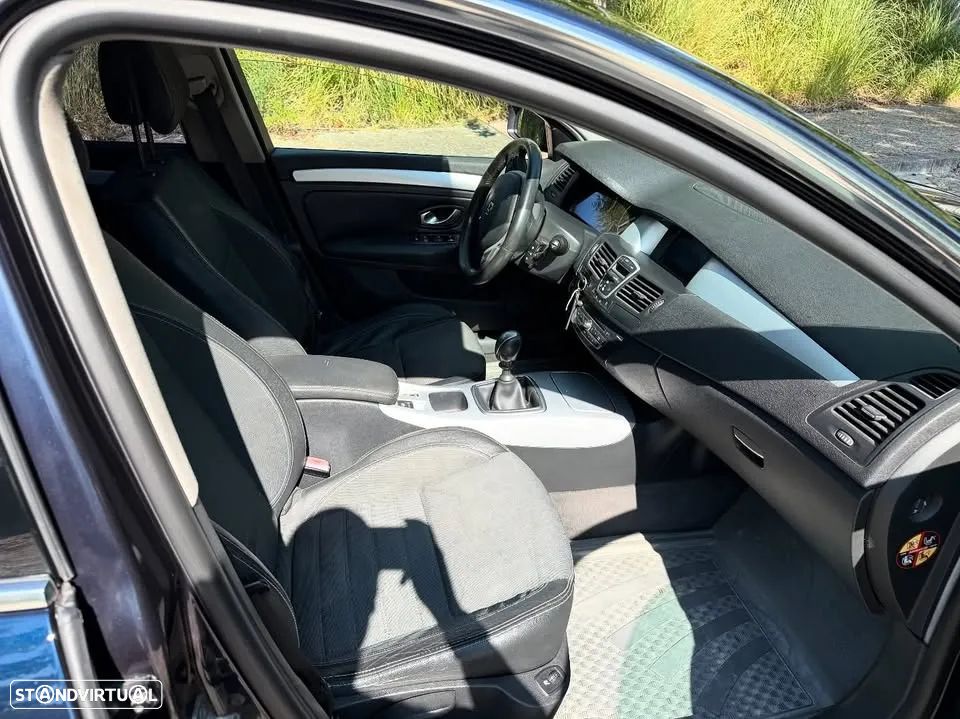 Renault Laguna Break 2.0 dCi Dynamique Luxe - 8