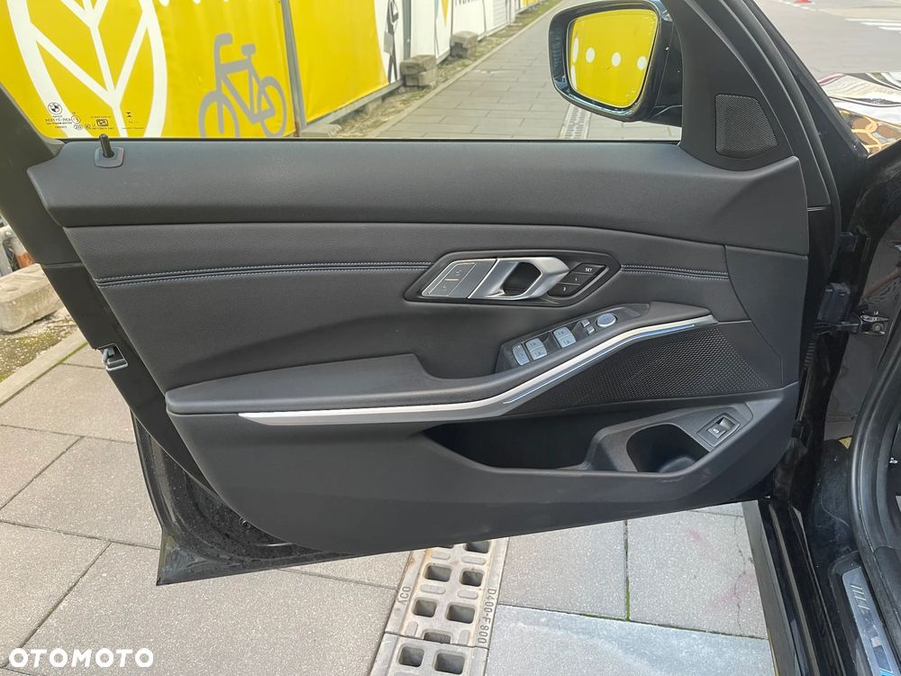 BMW Seria 3 320d xDrive MHEV M Sport sport - 10