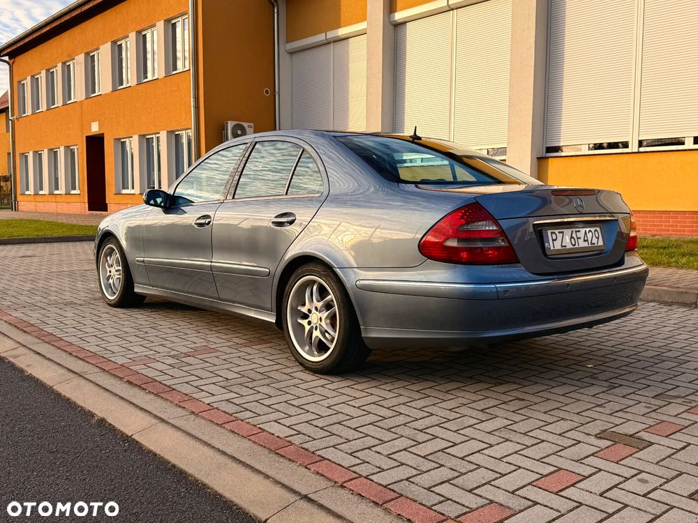 Mercedes-Benz E-Class 2004 photo 5