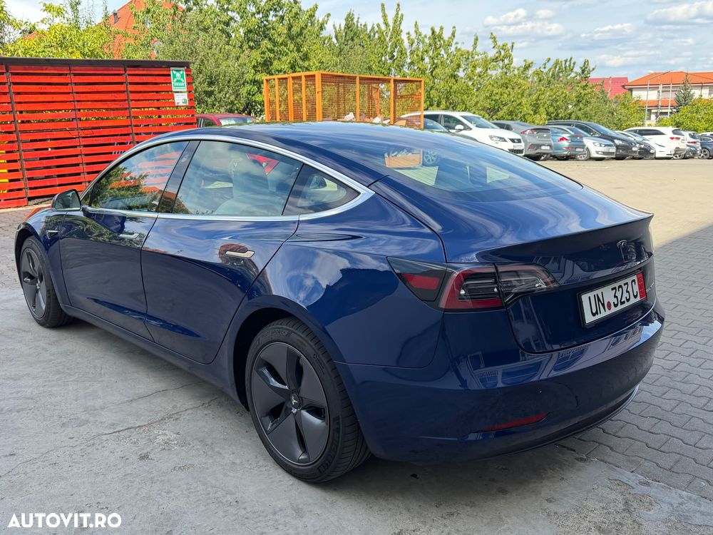 Tesla Model 3 - 3