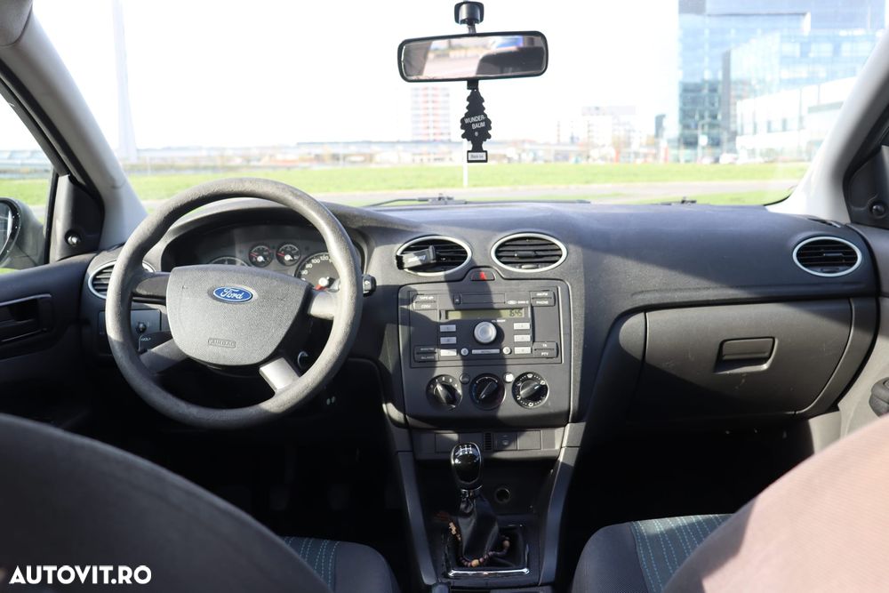 Ford Focus 1.4i Ambiente - 7