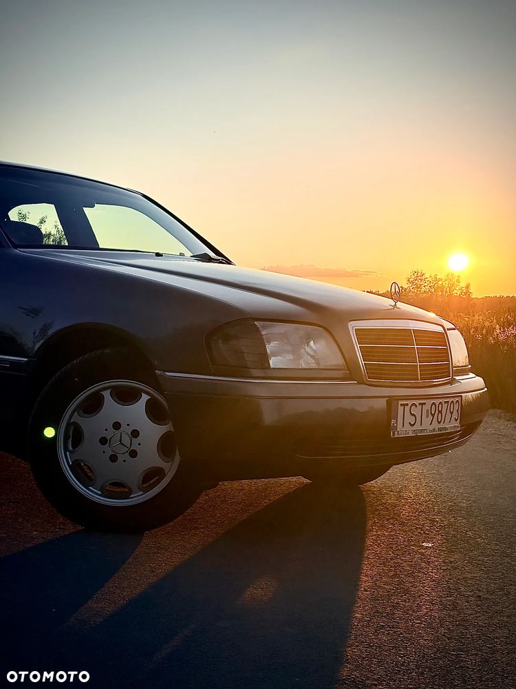 Mercedes-Benz Klasa C 180 T Elegance - 1