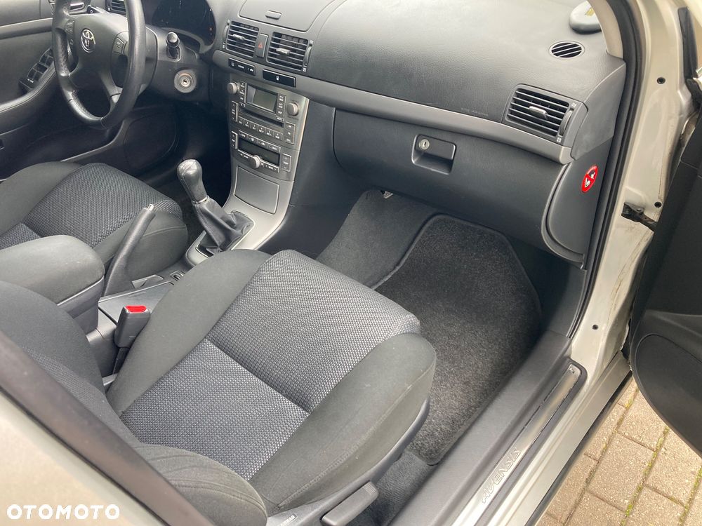 Toyota Avensis 1.8 VVT-i Sol - 9