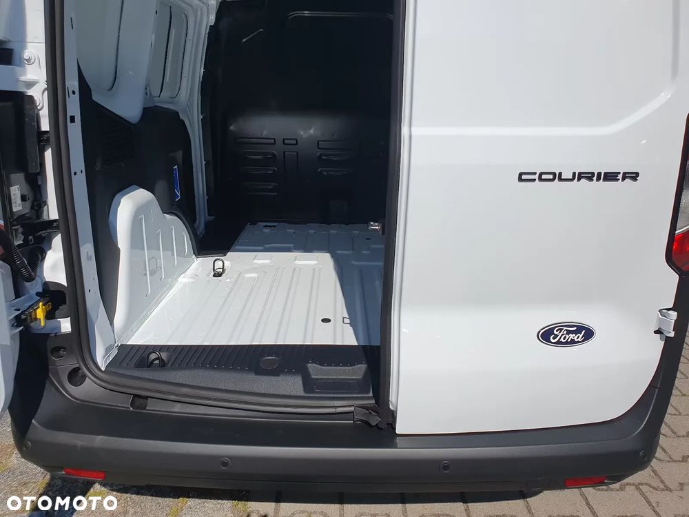 Ford Transit Courier - 8