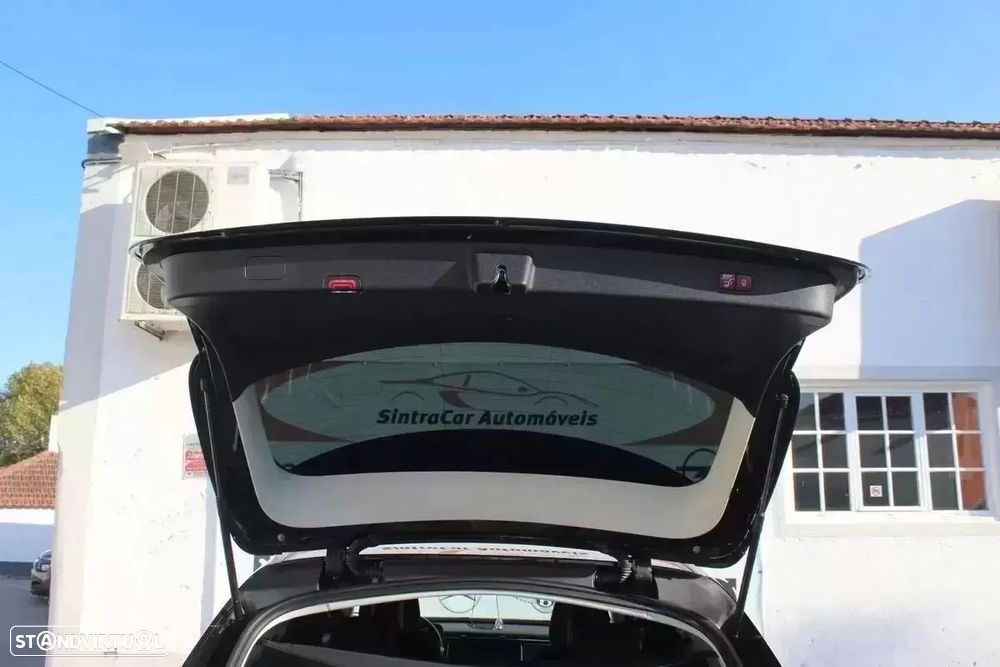 Mercedes-Benz E 220 d Avantgarde - 31