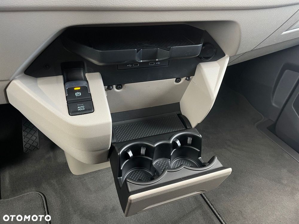 Volkswagen california Nowa California Beach silnik: 2,0 l TSI OPF 204 KM / skrzynia biegów: 7-biegowa DSG rozstaw osi: 3124 mm - 17