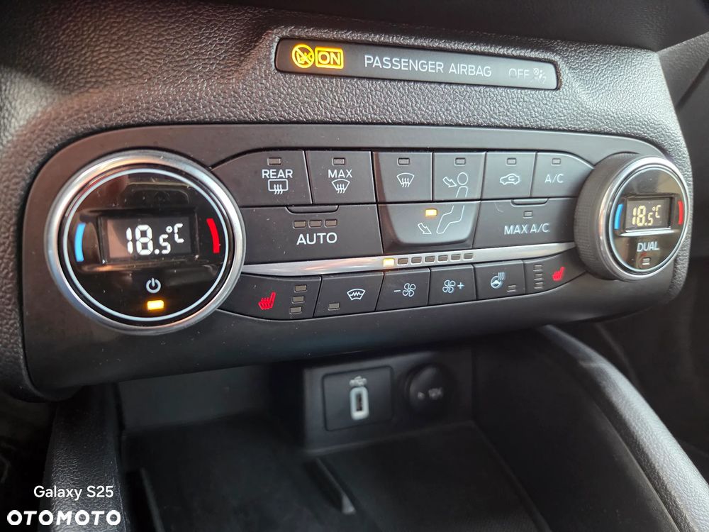 Ford Focus 1.0 EcoBoost Hybrid ST-LINE - 19