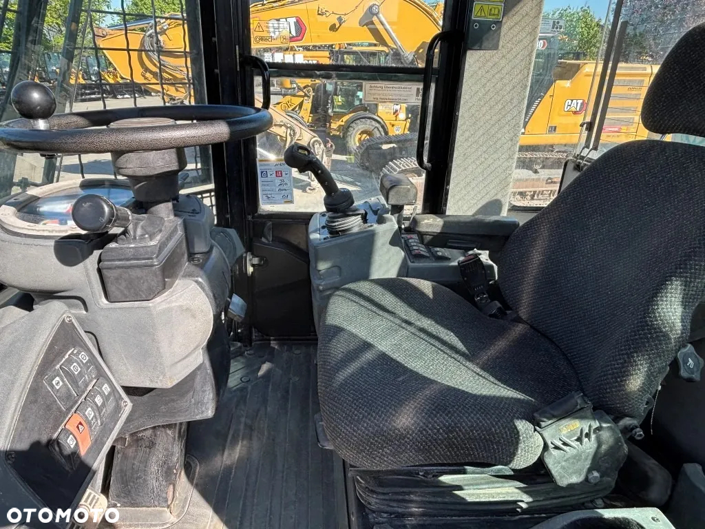 Caterpillar 930H - 6