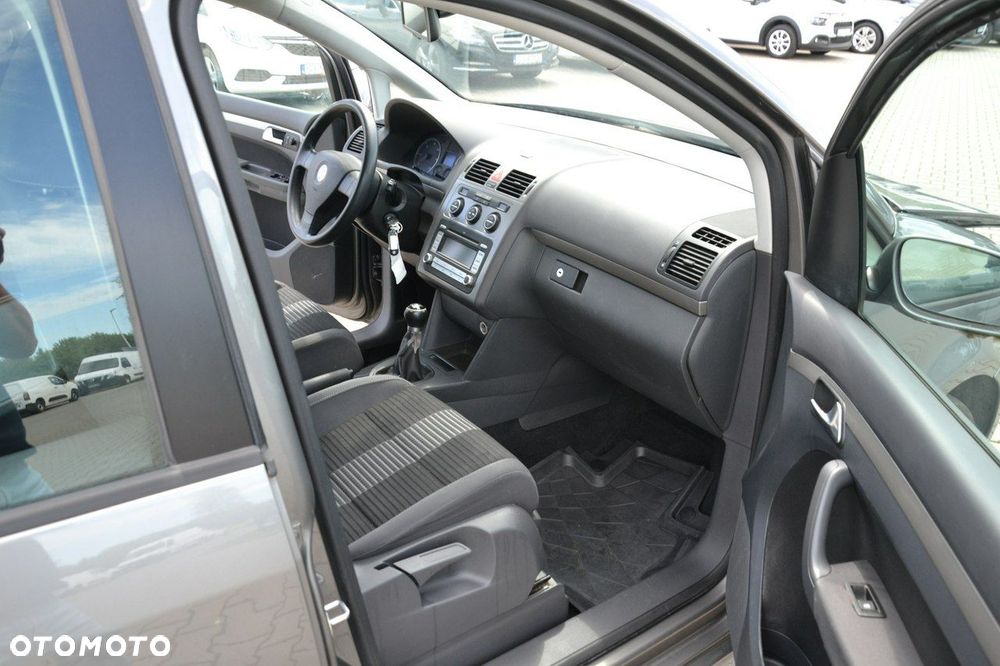 Volkswagen Touran - 19