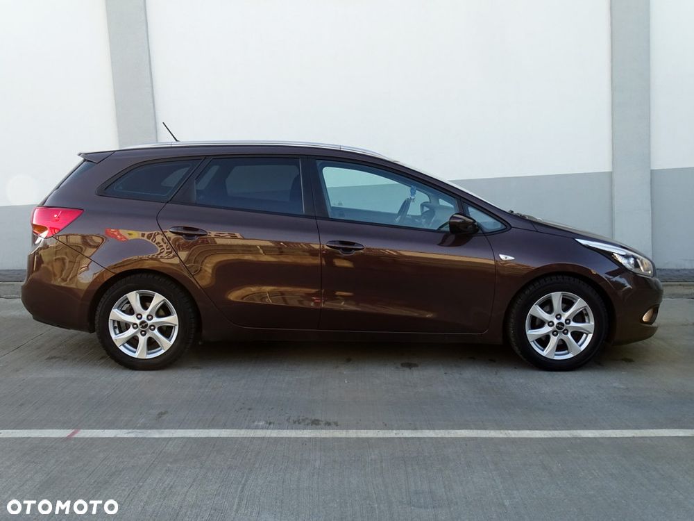 Kia Ceed 1.6 GDI Dream Team Edition - 4