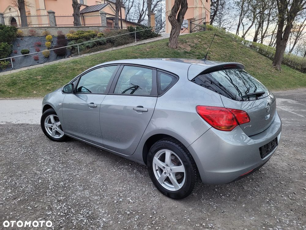 Opel Astra 1.6 Innovation - 26