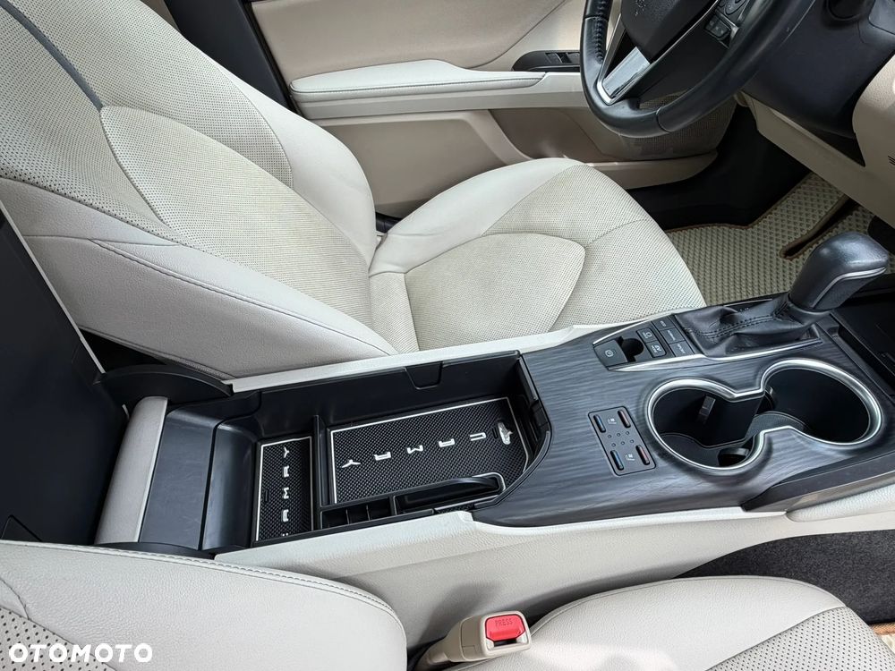 Toyota Camry 2.5 Hybrid Executive CVT - 29