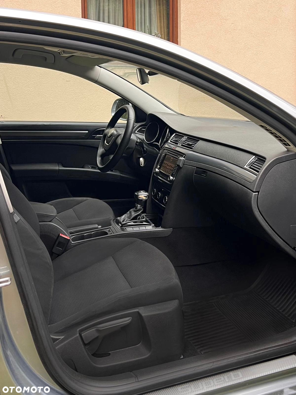 Skoda Superb 2.0 TDI Comfort DSG - 10