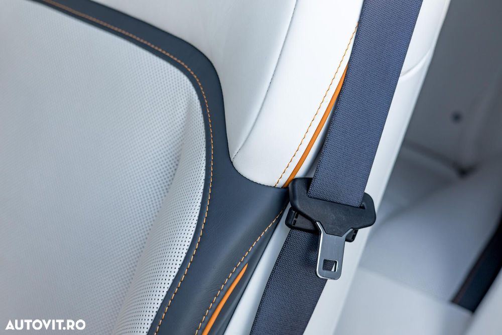 Rolls-Royce Spectre - 25