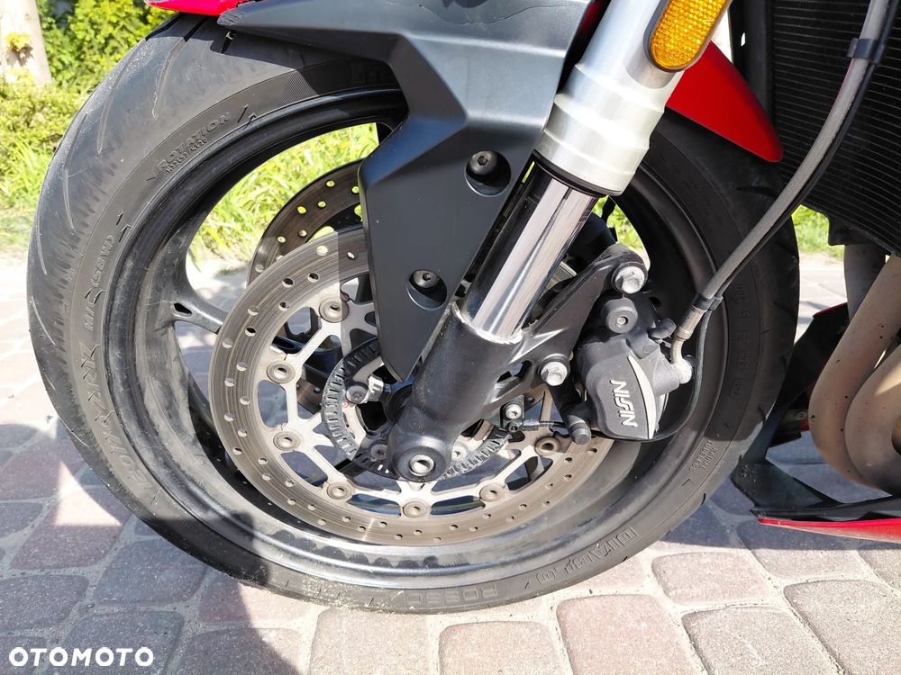 Triumph Street Triple - 13