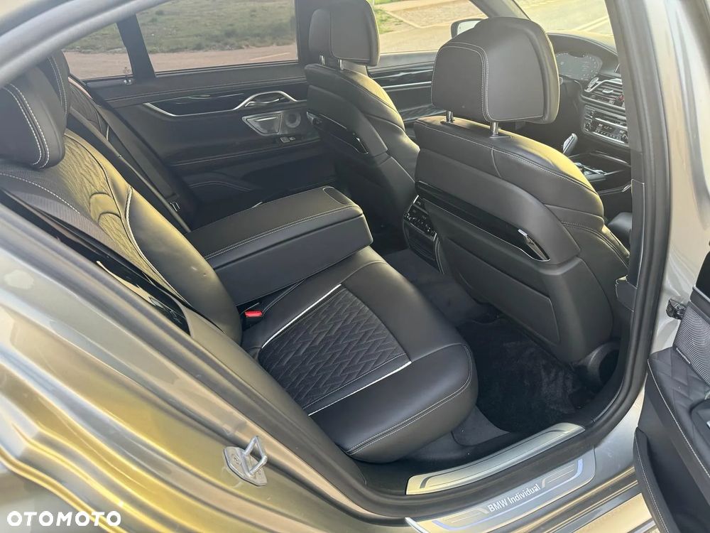 BMW Seria 7 750i xDrive - 12