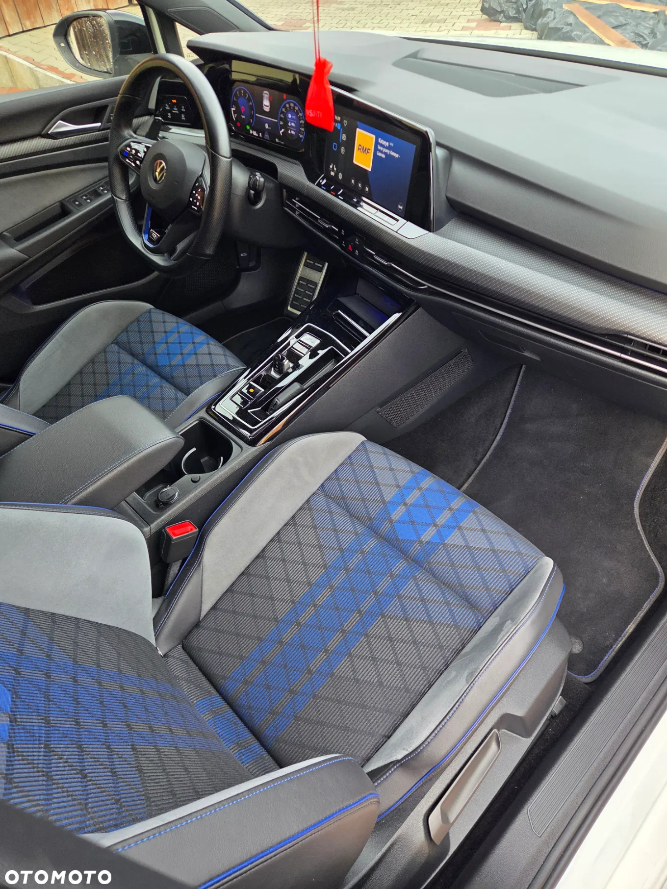 Volkswagen Golf VIII 2.0 TSI 4Motion R DSG - 22