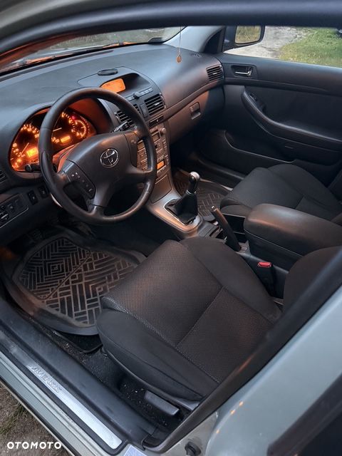 Toyota Avensis 2.0 D-4D Prestige - 8