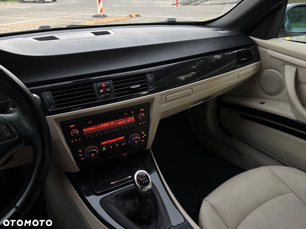 BMW Seria 3 320i - 22