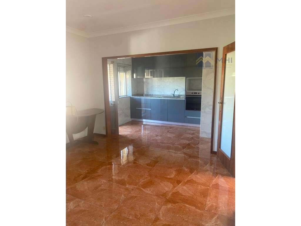 Apartamento T2 junto estação CP Valadares - Grande imagem: 4/23
